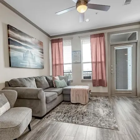 Midtown Luxury Apartment